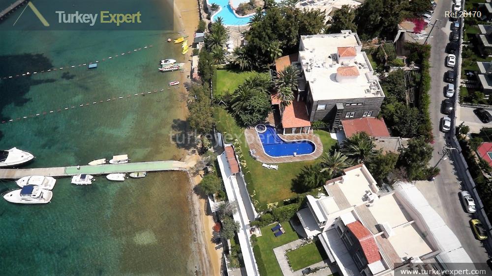Luxurious seafront mansion with a private pier in Bodrum Yalikavak 1