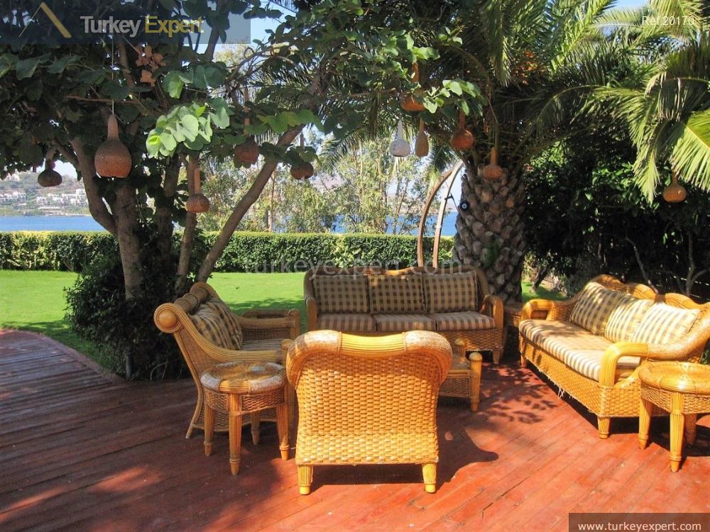 Luxurious seafront mansion with a private pier in Bodrum Yalikavak 2