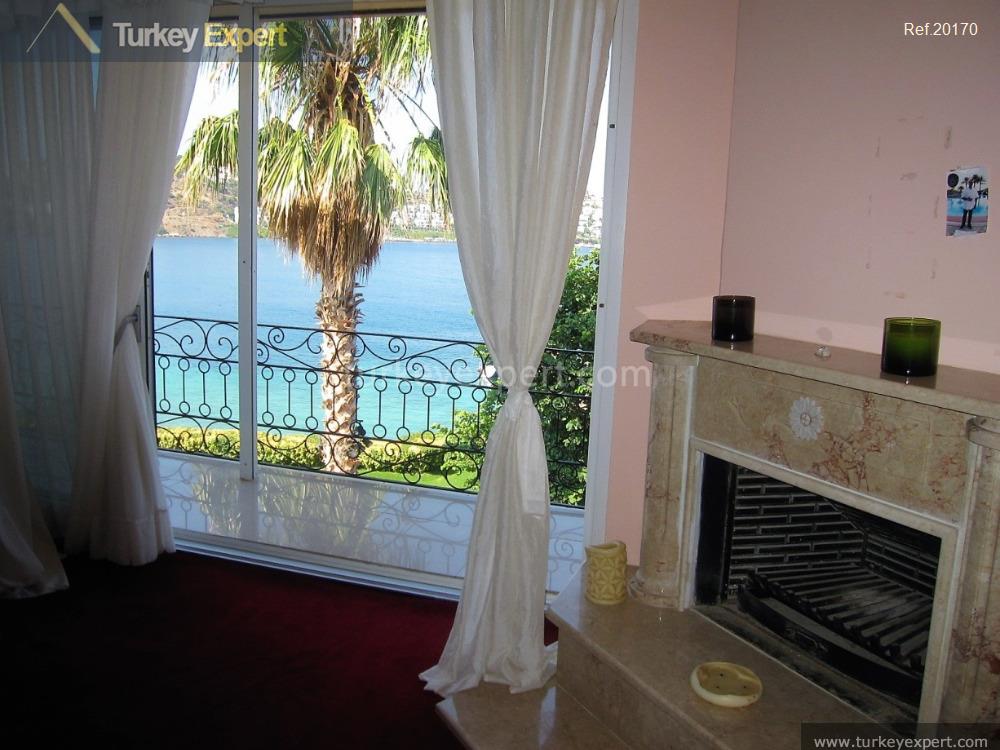 Luxurious seafront mansion with a private pier in Bodrum Yalikavak 3