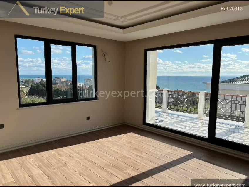 Relish life in your sea-view villa in Istanbul Buyukcekmece 1