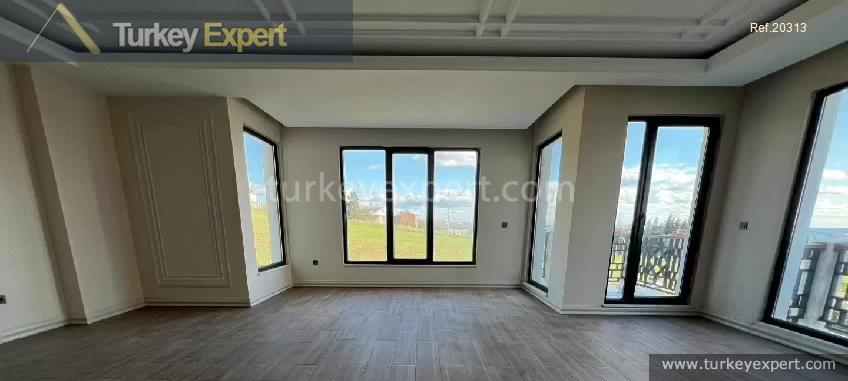 Relish life in your sea-view villa in Istanbul Buyukcekmece 2