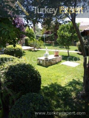 Villa indépendante avec grand terrain, piscine et vue sur la mer à Kusadasi 0