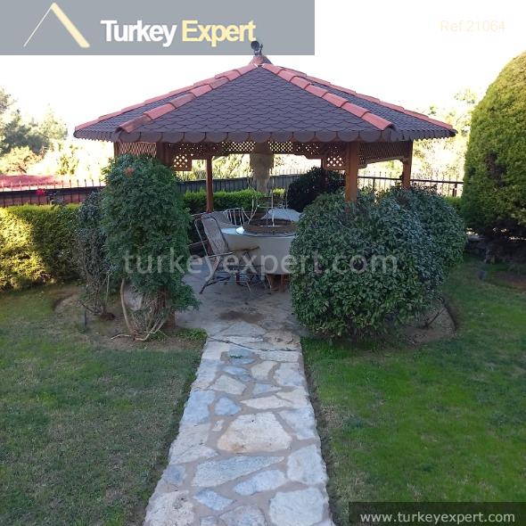 Villa indépendante avec grand terrain, piscine et vue sur la mer à Kusadasi 1