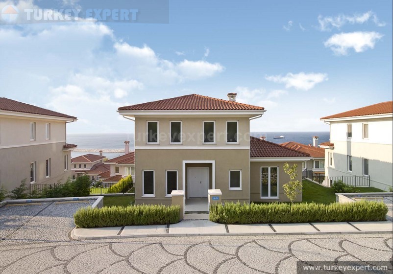 Sea-front Istanbul villa and apartment project containing a yacht marina 0