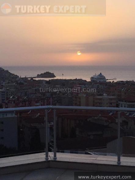 Luxury duplex apartment with beautiful sea views