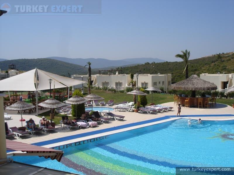Bodrum�da site içinde satılık 2 yatak odalı 2 banyolu daire