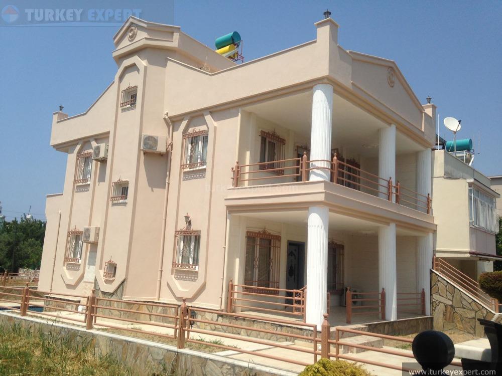 bedroom spacious villa with private swimming pool and 300 plot