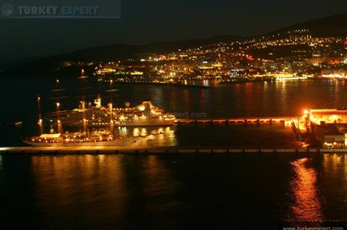 Kusadasi : City center townhouse with excellent sea views