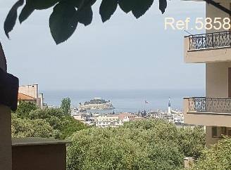 Resale apartment with 3 bedrooms for sale in Kusadasi center