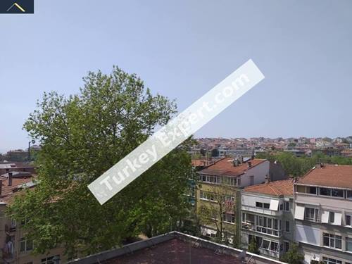 Opportunity flat near Fenerbahce Stadium in Kiziltoprak, suitable for Airbnb investment