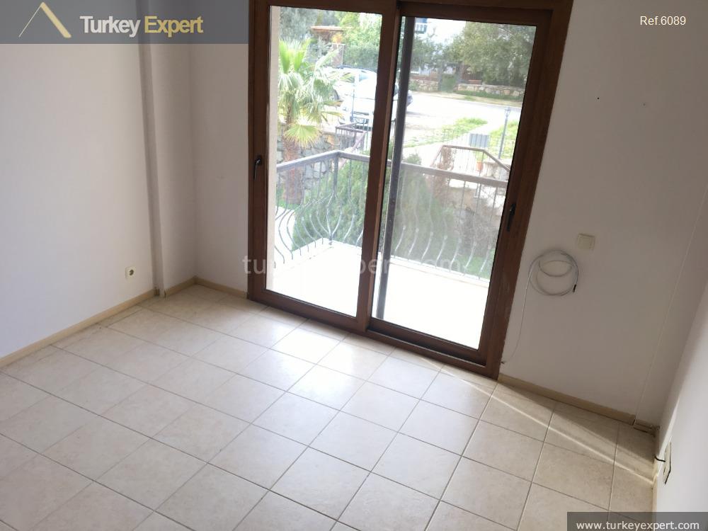 Bodrum Torba�da havuzlu bir tatil sitesinin içerisinde, geleneksel daire
