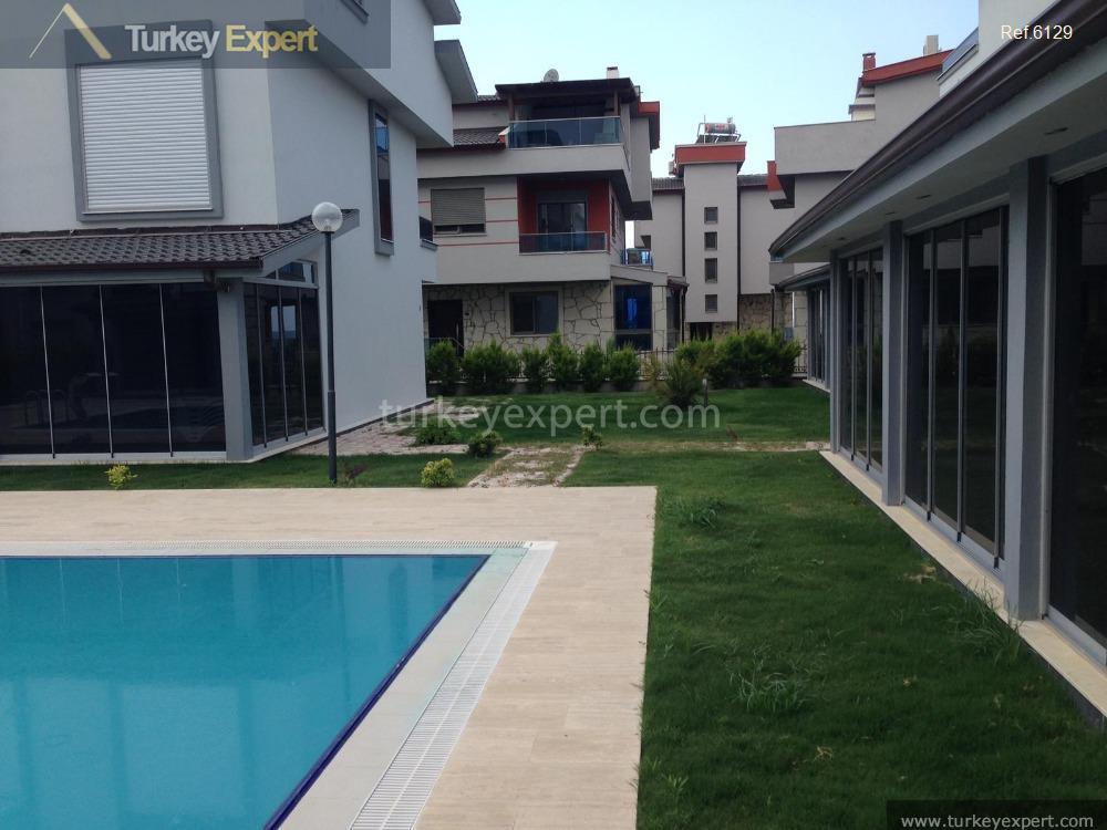 detached villas right on the13