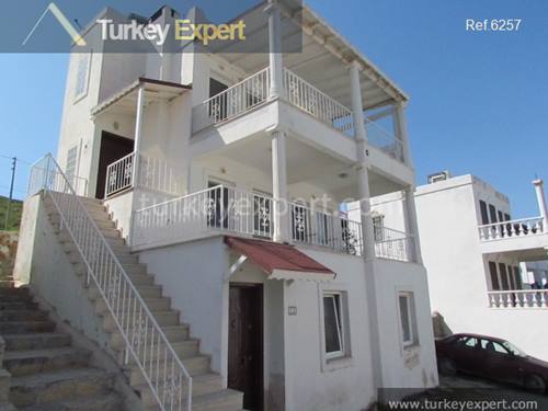 Villa for sale in Bodrum with an additional studio apartment, near the beach