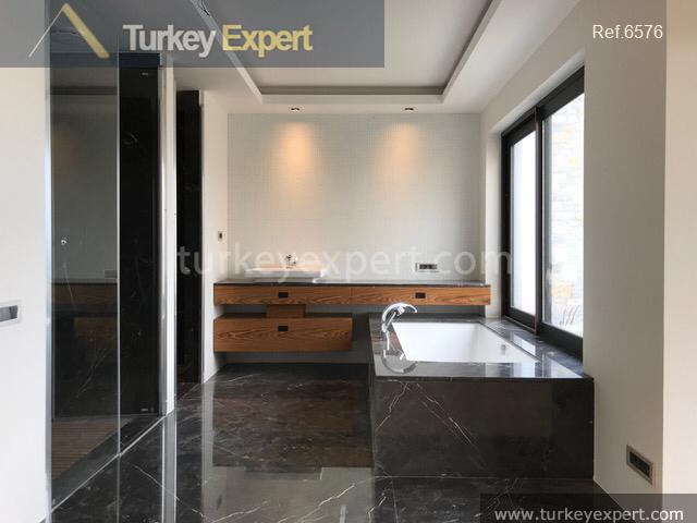 _fi_large independent villa with sea42