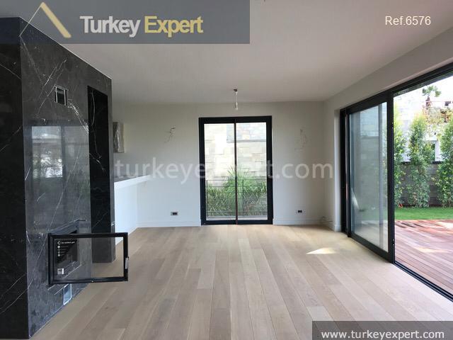 _fp__fi_large independent villa with sea33