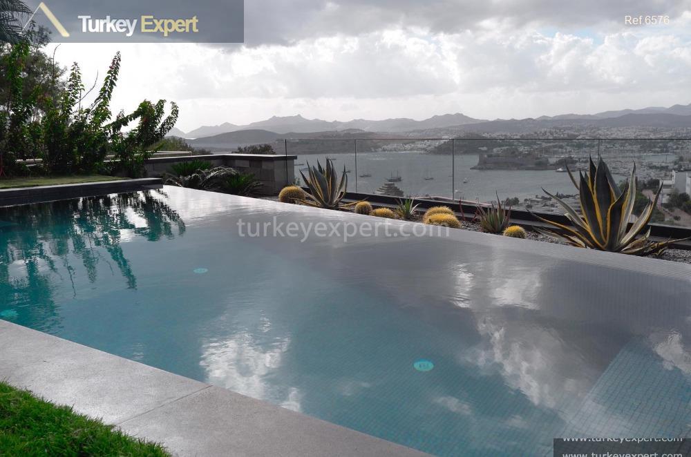 large independent villa with sea1