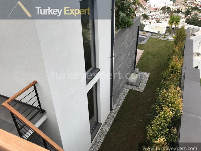 large independent villa with sea13
