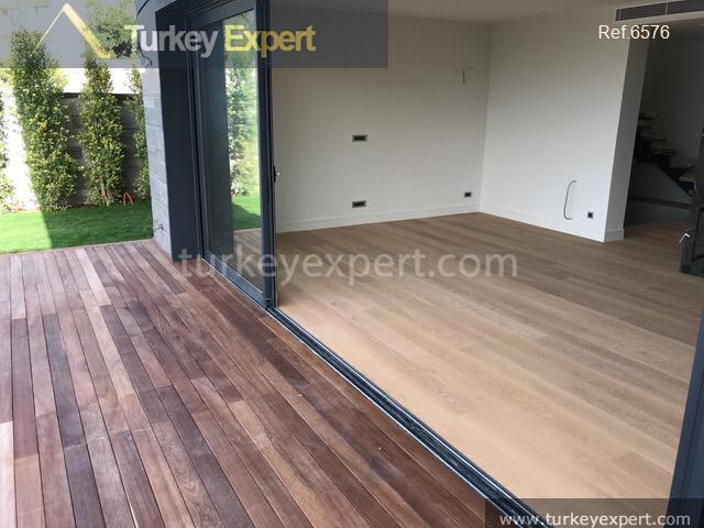 large independent villa with sea14