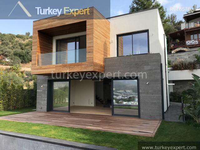 large independent villa with sea15