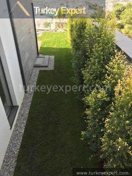 large independent villa with sea17