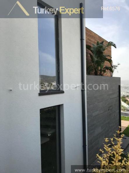 large independent villa with sea19