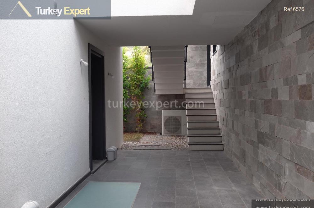 large independent villa with sea26