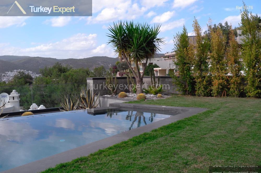 large independent villa with sea5