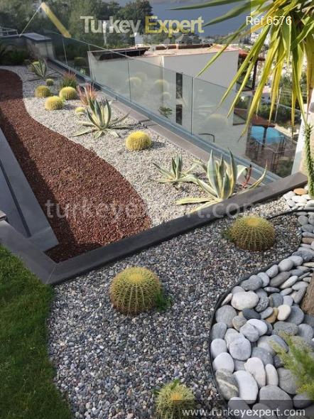 large independent villa with sea6