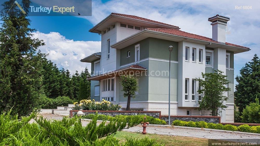 Seafront detached villas in Istanbul with private beach and marina 1