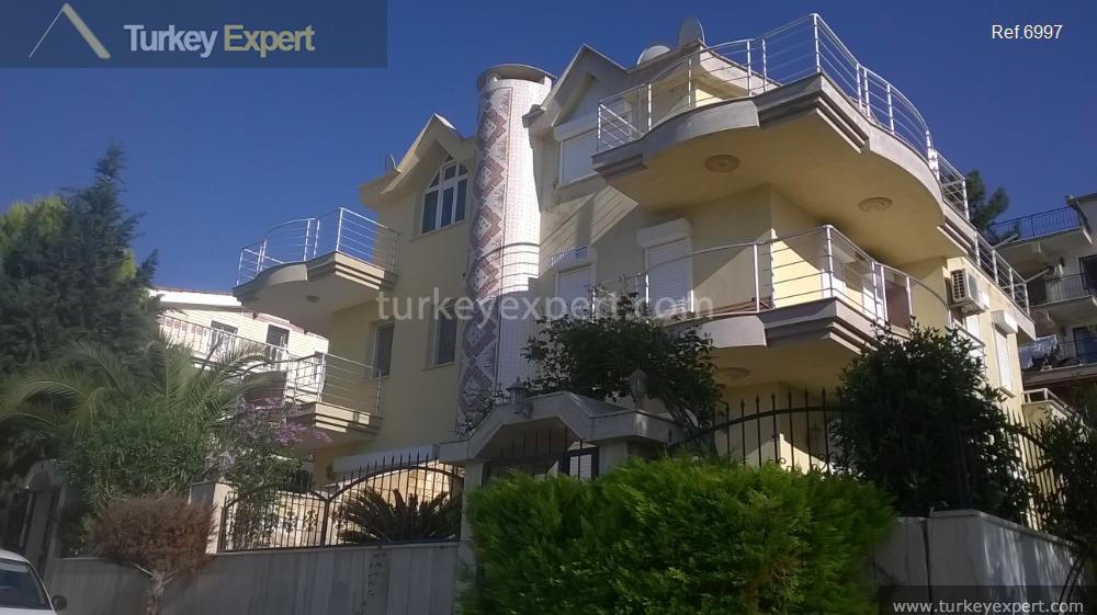 spacious villa for sale with full sea views near the6