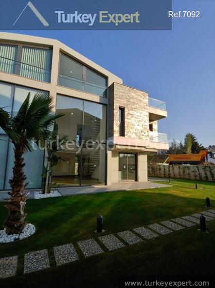 izmir guzelbahce de kiralik villa