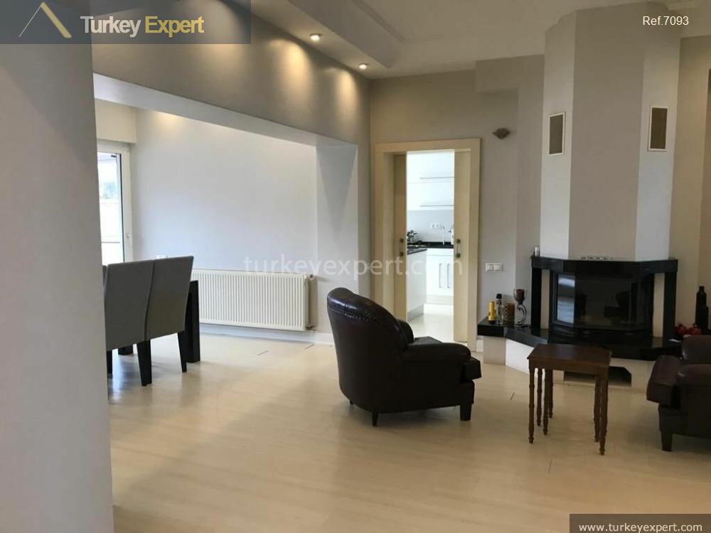Izmir Urla�da kiralik denize sifir bahçeli villa