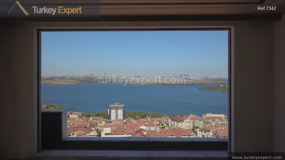 Lake-view apartments in Istanbul Kucukcekmece 0