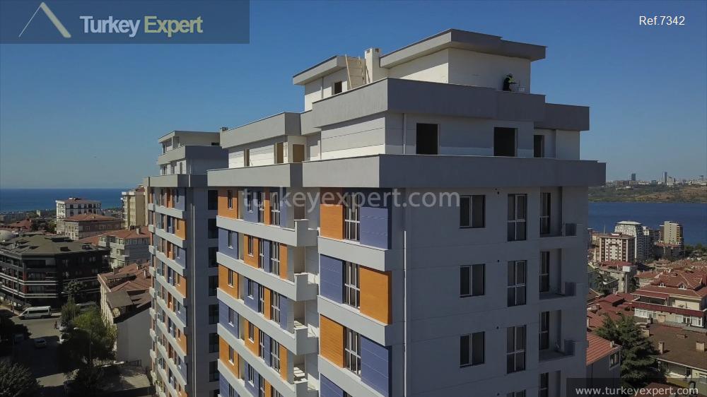 Lake-view apartments in Istanbul Kucukcekmece 2