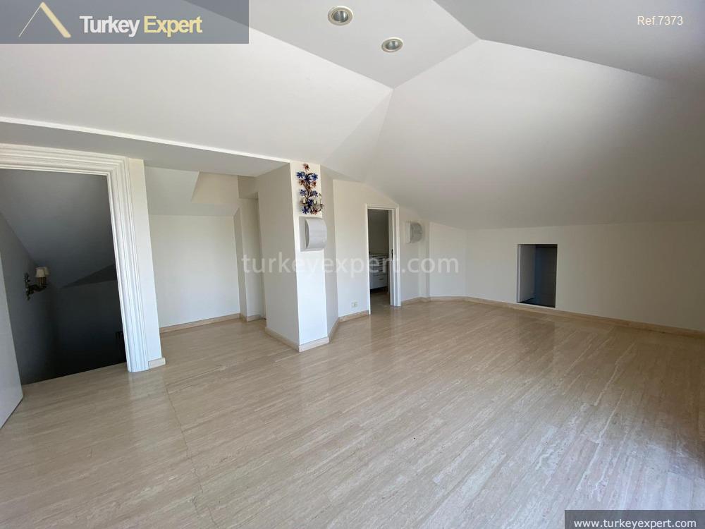 spacious house for sale in12