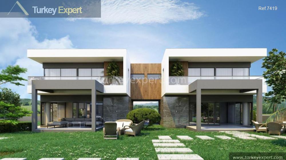 luxurious villas with ample gardens3