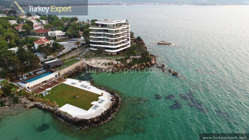 Beachfront apartments for sale in Cesme Izmir 0