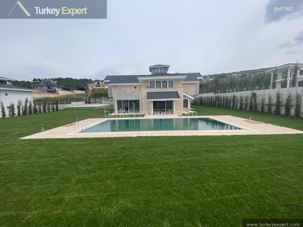 duplex villa with private garden3_midpageimg_