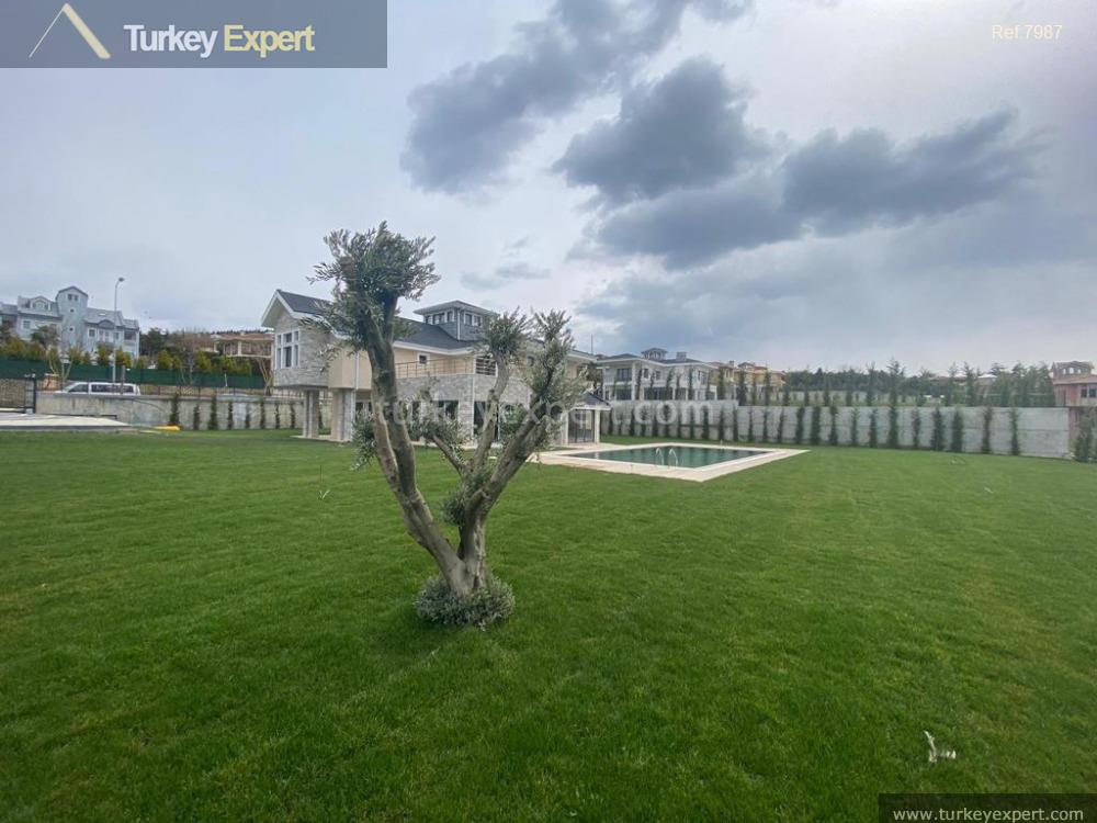 duplex villa with private garden5