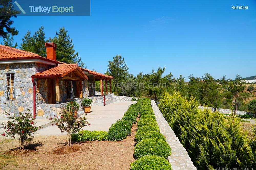 Stone house for sale in Bodrum with a 3650 m2 land 0