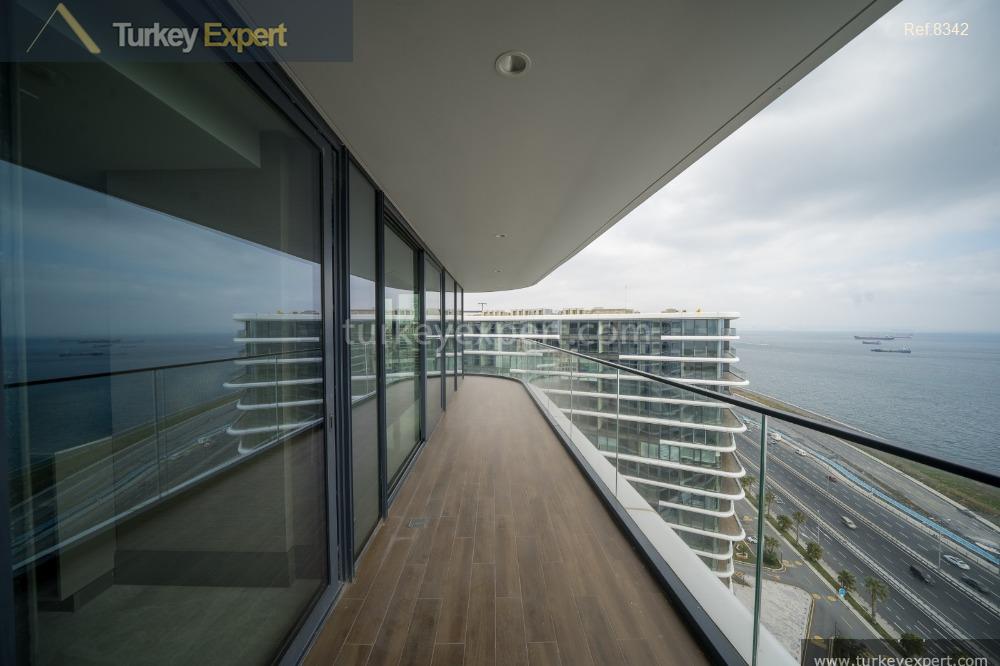 Luxurious sea-front penthouse apartment for sale in Istanbul Zeytinburnu with 10 rooms 0