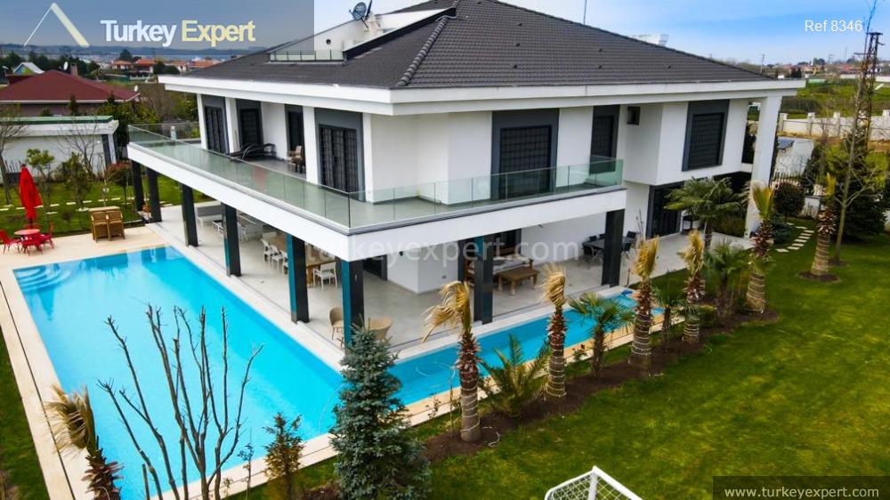 1duplex villa with a private1
