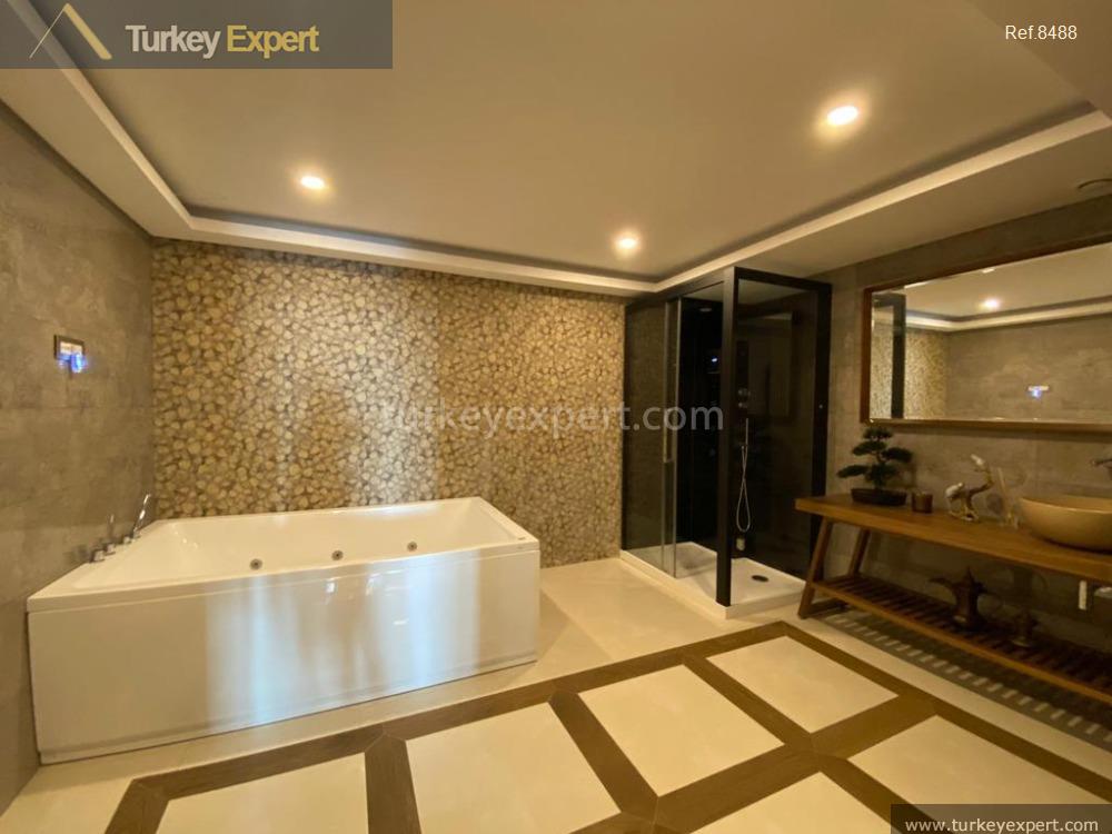 Luxurious sea-view property for sale in Istanbul on 1800 sqm land, with pool and garden 2