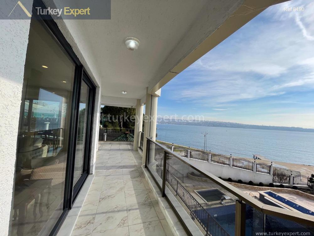 4spacious seafront villas for sale in istanbul21