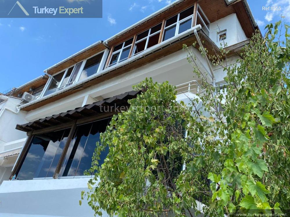 4seafront spacious villa for sale in beylikduzu3