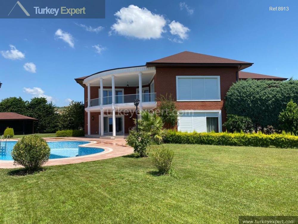 Sea-view spacious villa for sale in Istanbul, Silivri on a 2500 m2 land 1